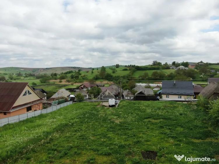 Teren de 5000 mp, în Valea Arini