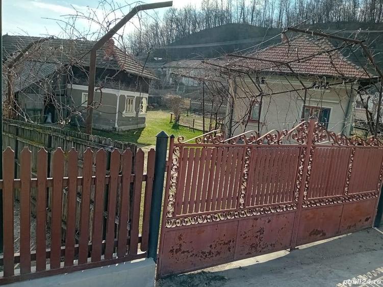 Casă cu 6 camere în Căprioru