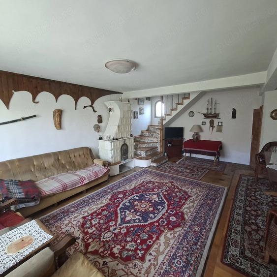 Casă cu Teren 1300 Mp în Bran