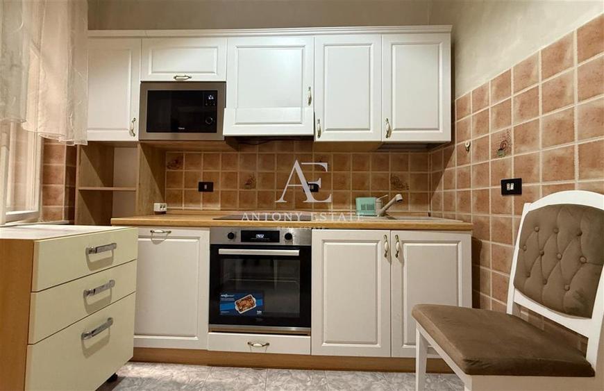 Apartament cu 4 camere decomandat, mobilat în Ultracentral