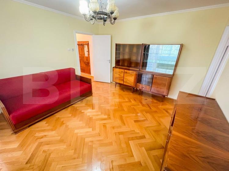 Apartament cu 4 camere semidecomandat, mobilat în Piața Centrală