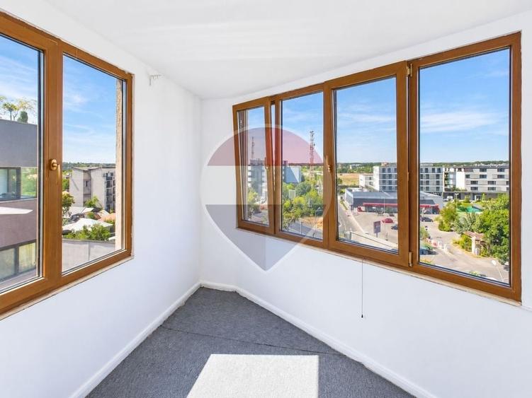 Penthouse cu 4 camere decomandat în Băneasa