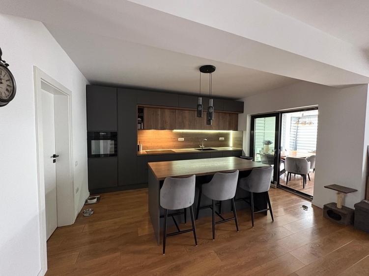 Duplex cu 6 camere cu Teren 250 Mp în Berceni