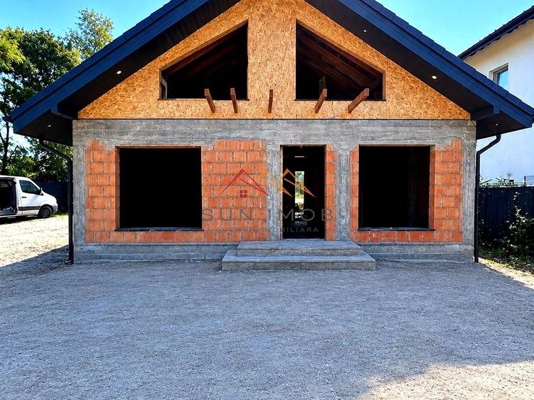 Casă individuală cu 4 camere cu Canalizare în Cornu de Jos (Cornu)
