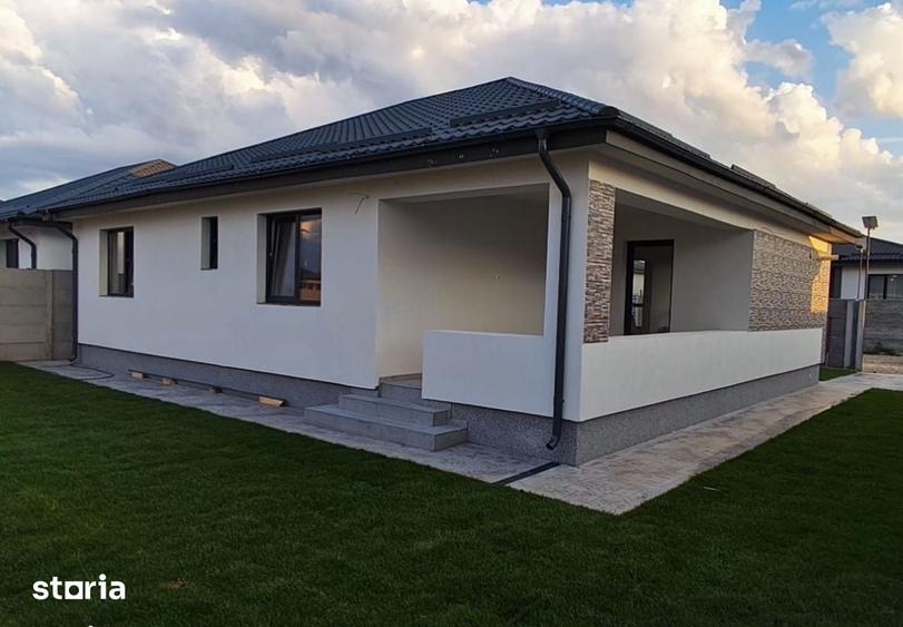 Casă cu 4 camere cu Teren 390 Mp în Joița