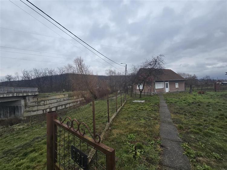 Casă cu 2 camere cu Teren 2685 Mp în Tăuteu