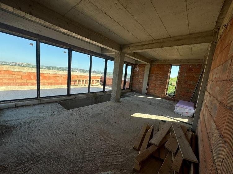Casă individuală cu 5 camere cu Teren 640 Mp în Popas Păcurari
