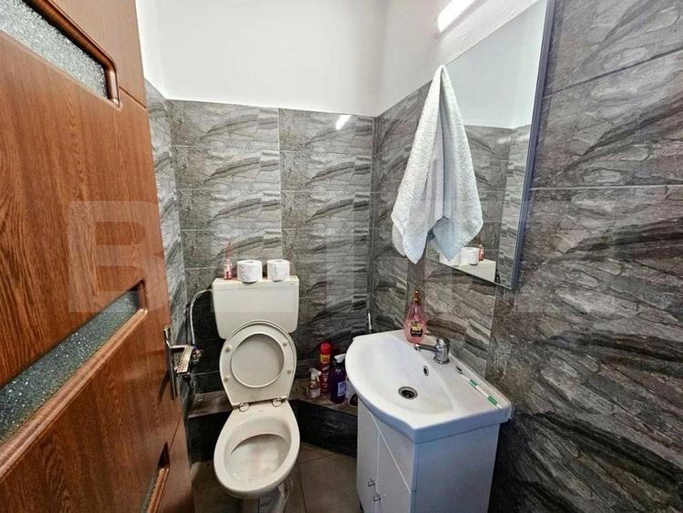 Apartament cu 4 camere decomandat în Cetate