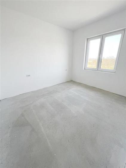 Casă cu 5 camere cu Teren 500 Mp în Sântandrei
