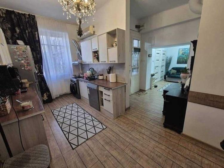Apartament cu 3 camere decomandat în Ghiroda