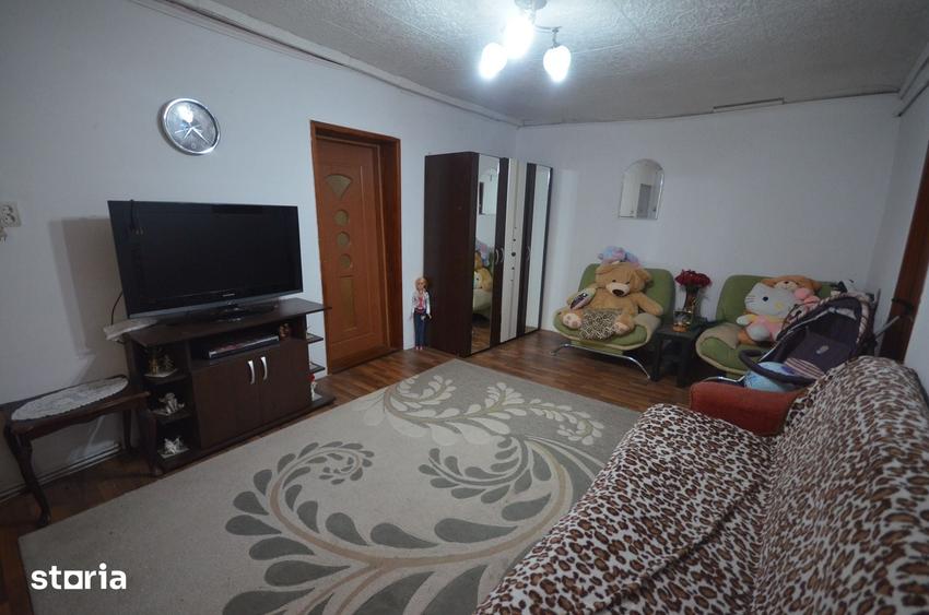Casă cu 4 camere cu Teren 600 Mp în Andronache