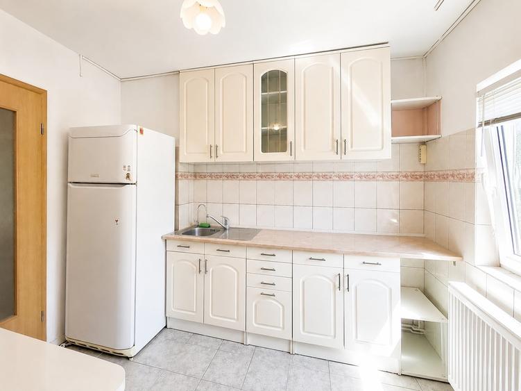 Apartament cu 2 camere semidecomandat, mobilat în Girocului