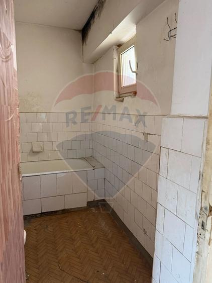 Apartament cu 5 camere decomandat în Central