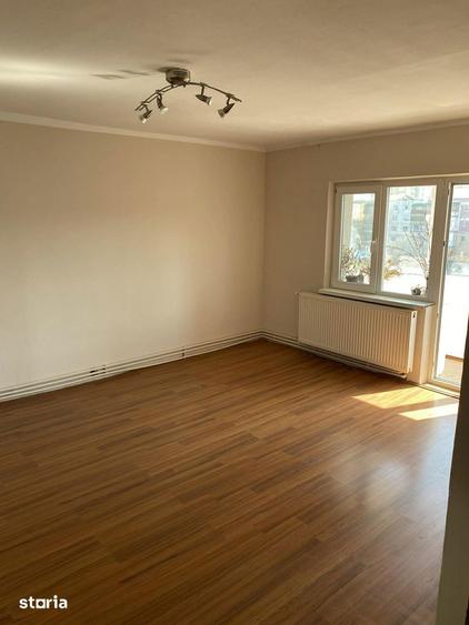 Apartament cu 3 camere decomandat în Micro 16