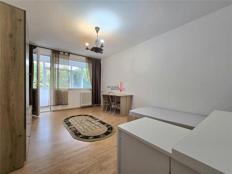 Apartament cu 2 camere decomandat în Tei