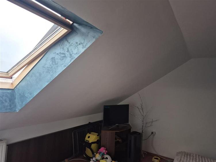 Apartament cu 3 camere semidecomandat, mobilat în Berceni
