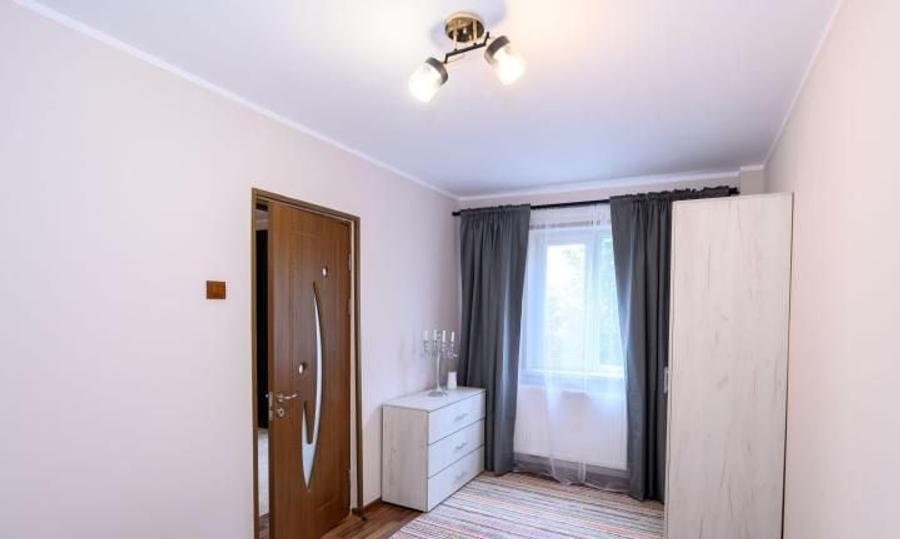 Apartament cu 2 camere semidecomandat, mobilat în Casa de Cultură