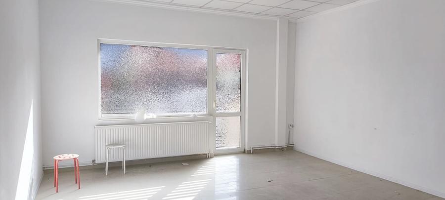 Birou, de 250 mp, în Blumăna
