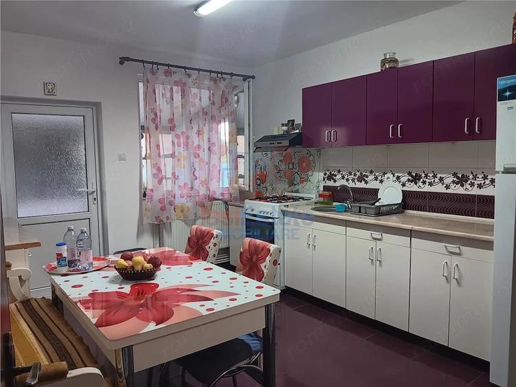 Casă cu Teren 1200 Mp în Filiași