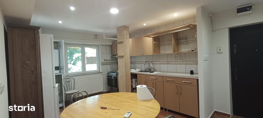 Apartament cu 3 camere decomandat în Calea București