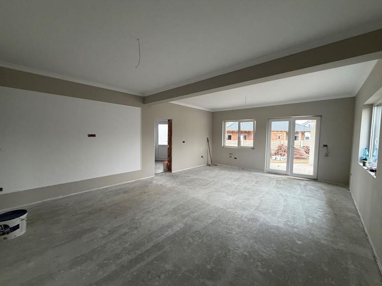 Casă individuală cu 4 camere cu Teren 637 Mp în Moșnița Nouă