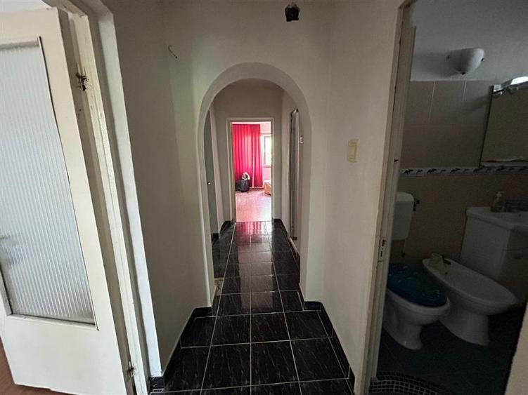 Apartament cu 3 camere decomandat în Gară