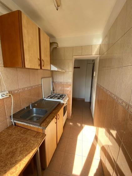 Apartament cu 2 camere semidecomandat în Craiovei