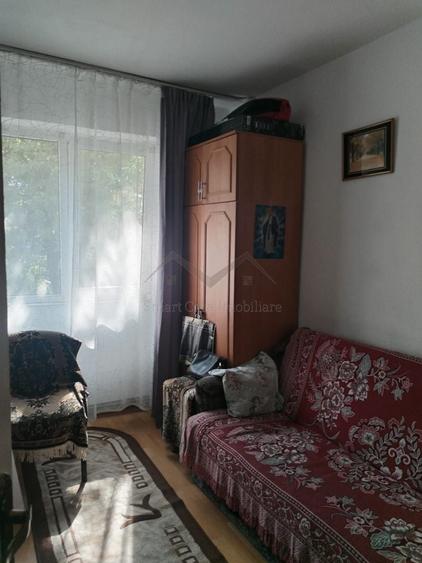 Apartament cu 4 camere semidecomandat în Alexandru cel Bun