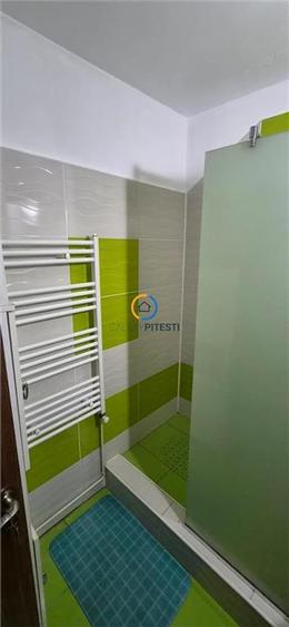 Apartament cu 3 camere decomandat în Prundu