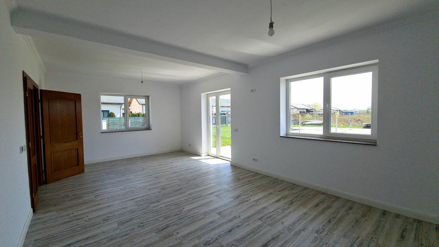 Casă cu 4 camere cu Canalizare în Sânpetru