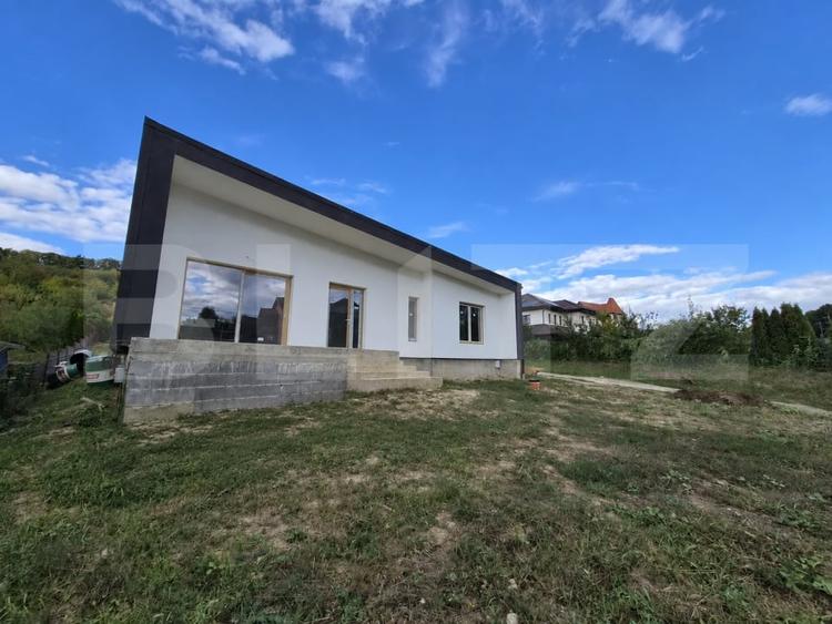 Casă individuală cu 3 camere cu Canalizare în Corunca