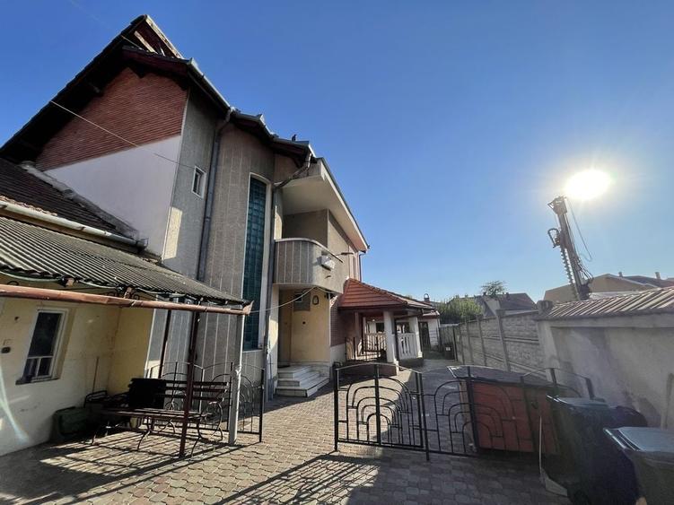 Casă cu 4 camere în Central