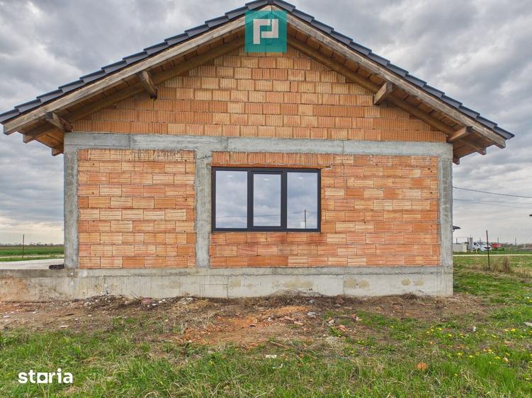 Casă cu 4 camere cu Teren 684 Mp în Zimandu Nou