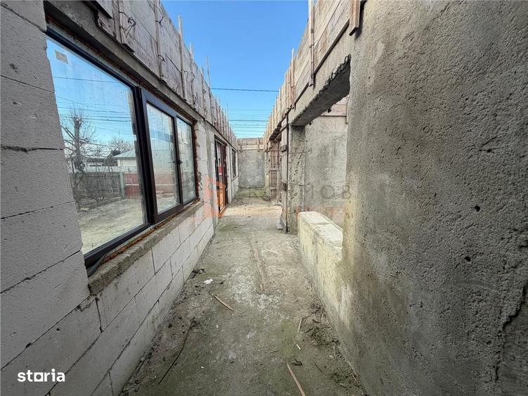 Casă cu 4 camere decomandat în Stâlpu