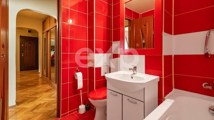 Apartament cu 3 camere decomandat, mobilat în Girocului