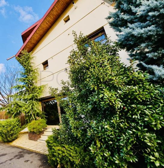 Casă individuală cu 7 camere cu Canalizare în Băneasa