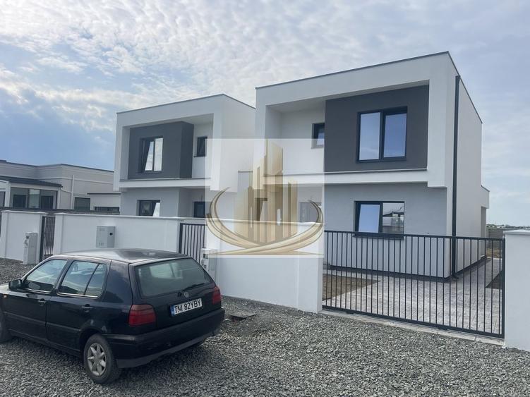 Duplex cu 4 camere cu Canalizare în Săcălaz