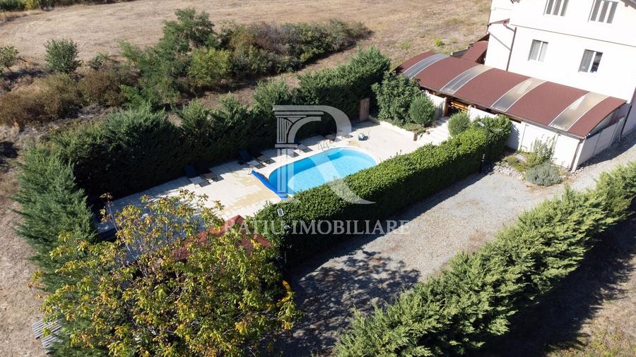 Casă individuală cu 18 camere cu Piscina în Sânmartin