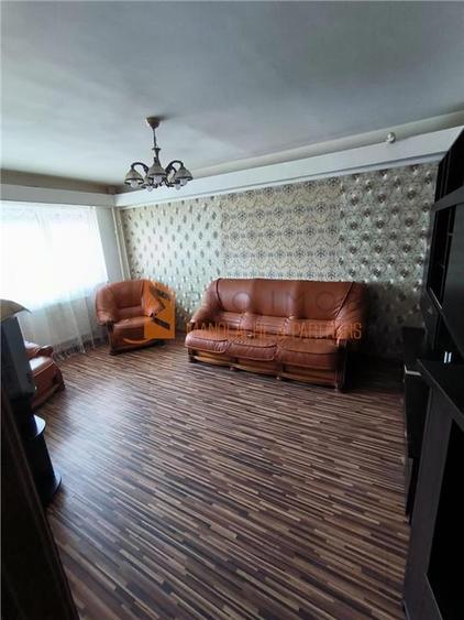Apartament cu 3 camere decomandat, mobilat în Micro 3