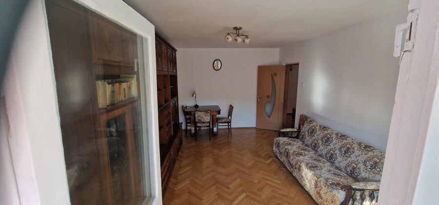 Apartament cu 4 camere decomandat, mobilat în Calea București