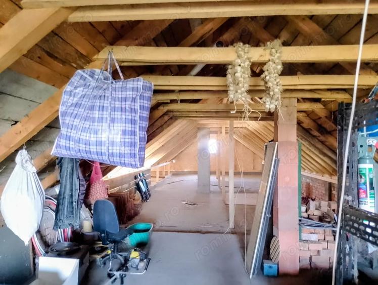 Casă cu 4 camere cu Teren 1800 Mp în Chizătău