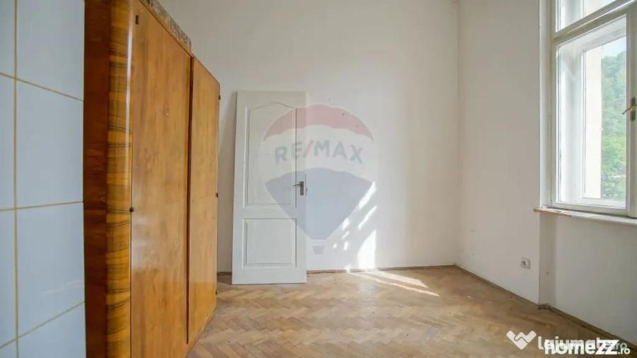 Casă cu 4 camere cu Teren 1048 Mp în Central