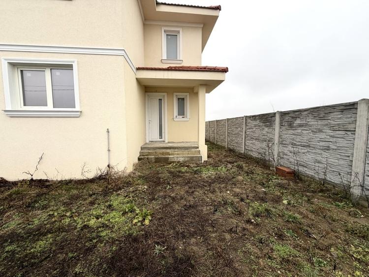 Duplex cu 4 camere cu Teren 330 Mp în Giroc
