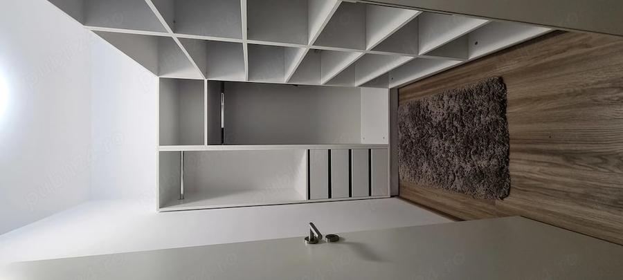 Apartament cu 3 camere decomandat în Tractorul