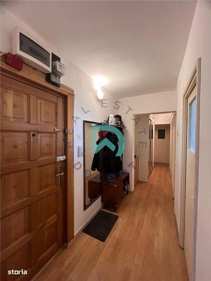 Apartament cu 3 camere decomandat în Astra