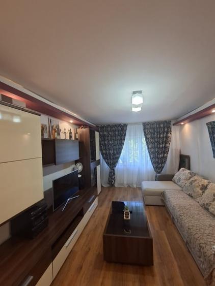 Apartament cu 3 camere decomandat, mobilat în 1 Mai
