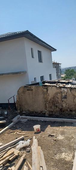 Casă cu Teren 450 Mp în Breazu