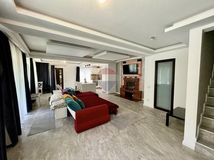 Casă cu 6 camere cu Teren 7661 Mp în Cheia