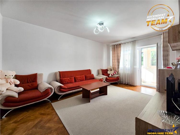 Apartament cu 4 camere decomandat, mobilat în Central