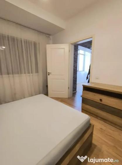 Apartament cu 3 camere semidecomandat în 1 Mai